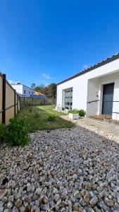 Au pied de la forêt