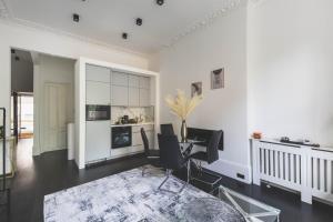Delightful 2BR flat in Kensington, 2 minutes tube