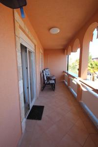 Apartments with heated pool , Vir