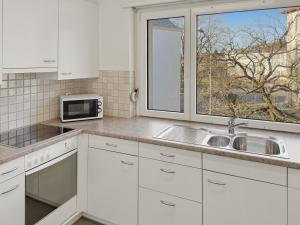 Beautiful, quite and very central 2 bedroom flat (Sky6)