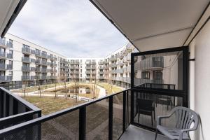 Riverside Urban Comfort Studio by BookingHost