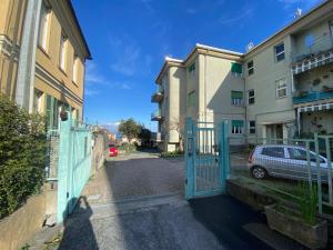 due camere, giardino attrezzato, vicino al mare, AC