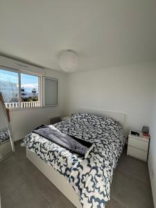 T2 avec terrasse et parking, plage à 10 min à pied