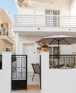 Rodini Home Ylia - Maisonette with yard