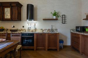 Sienna, unique oasis with views in Old Towns heart