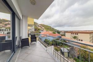 Falcon Flat by Mth