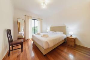 Falcon Flat by Mth
