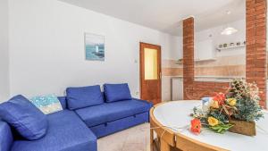 Apartment with pool Kristina by Villas Guide