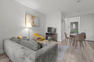 The Best Location 1 Bedroom Condo in the Heart of Downtown Toronto