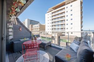Bright seaview apartment with terrace in Ostend