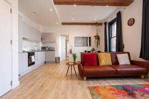 Characterful 2 Bed Apartment Near Victoria Station