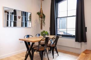 Characterful 2 Bed Apartment Near Victoria Station