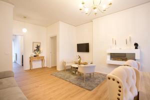 Casa al Mulino, facing Lucca city walls