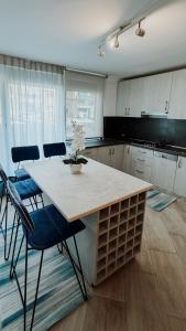 Stylish Central 2BR Apartment