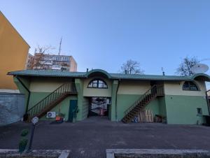 Cousy Center House