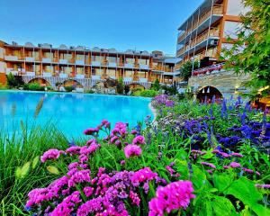 Несебър Бийч