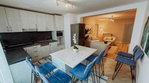 Stylish Central 2BR Apartment