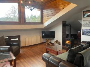 2 BR Ski-Side Loft Pool & Balconies Mountain Views