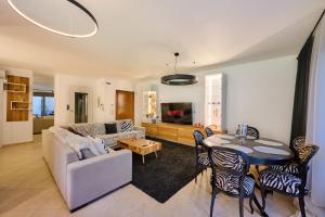 HORIZON Riviera Apartment by Anastassiadis Hospitality