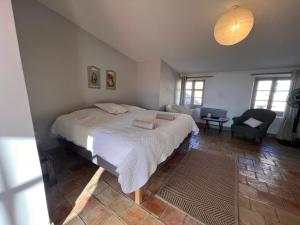Studio Est - 30 m2 Domaine viticole Château Barbebelle - Jardin & Boulodrome partagés