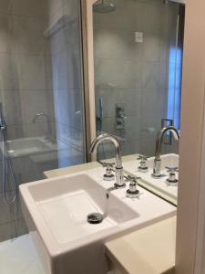 NELL GWYNN HOUSE - Cosy, Sleek Studio Apartment, Sloane Square, Chelsea, London