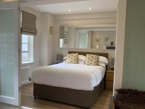 NELL GWYNN HOUSE - Cosy, Sleek Studio Apartment, Sloane Square, Chelsea, London