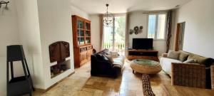 House 5p with garden and pool aircon