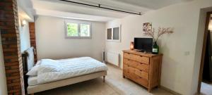 House 5p with garden and pool aircon