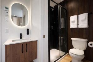 Room with a Queen-Size Bed Downtown Quebec City