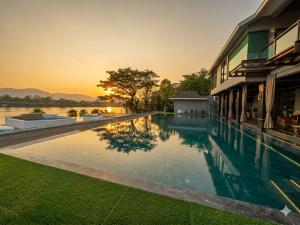 The Lakeside Sanctuary