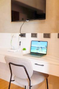 Chill Studio w Balcony & Free Pool Lapu-Lapu