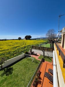 Casa fantástica en zona tranquila Un alojamiento para todos Nuestra casa es perfecta tanto para familias y amigos que buscan descanso, como para ciclistas que desean explorar la zona Para ciclistas ofrecemos un espacio seguro para guardar bicicle
