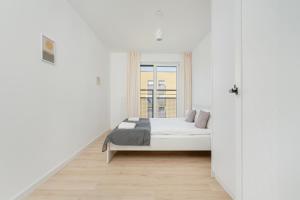 Jasny Apartament z 2 sypialniami i Balkonem by Noclegi Renters