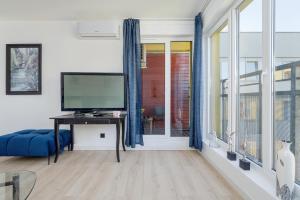 Jasny Apartament z 2 sypialniami i Balkonem by Noclegi Renters