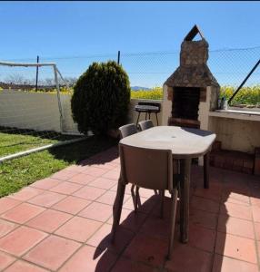 Casa fantástica en zona tranquila Un alojamiento para todos Nuestra casa es perfecta tanto para familias y amigos que buscan descanso, como para ciclistas que desean explorar la zona Para ciclistas ofrecemos un espacio seguro para guardar bicicle