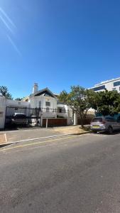 Sea Point Studio Apartment- Walk to Beach & Promenade