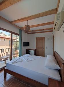 Ami Tai-Candle Light Hotel Rooms