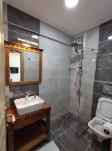 Ami Tai-Candle Light Hotel Rooms