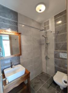 Ami Tai-Candle Light Hotel Rooms