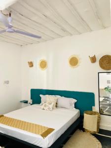 Peaceful studio cottage with pool 9 minutes walk to beach, Kongo river sunset