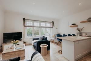 Cedar Retreat - Peaceful Coastal Hideaway