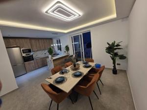 Panoramic Sea & Valley View 2BR