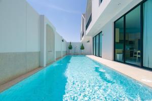 Modern 4BR Villa with Private Pool close to Boat Avenue in Bangtao