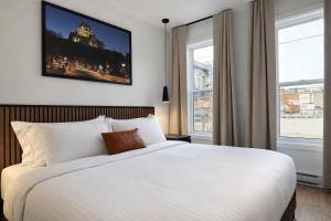 Room with 1 King Bed Downtown Quebec City