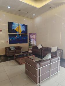 Studio unit near shangrila and Shaw