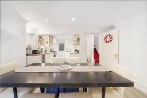 The Gillingham Collection