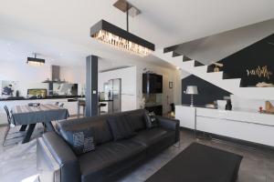 Carro Stunning house just a stones throw from the beaches