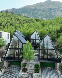 Lakeside Villas & Jacuzzi Suites