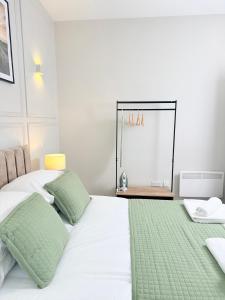 Stylish Studio Retreat by the beach with parking