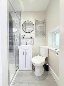 Stylish Studio Retreat by the beach with parking